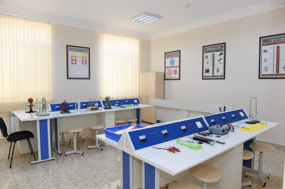 Первый вице-президент Мехрибан Алиева ознакомилась с условиями, созданными в новом здании средней школы в поселке Рамана (ФОТО)