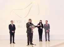 Первый вице-президент Мехрибан Алиева приняла участие в церемонии открытия выставки "Модернизм и мода" (ФОТО) (версия 2)