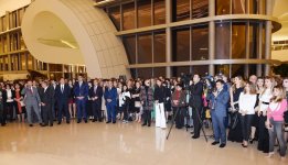 Первый вице-президент Мехрибан Алиева приняла участие в церемонии открытия выставки "Модернизм и мода" (ФОТО) (версия 2)