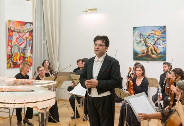 Венский оркестр выступил под управлением азербайджанского дирижера (ФОТО)