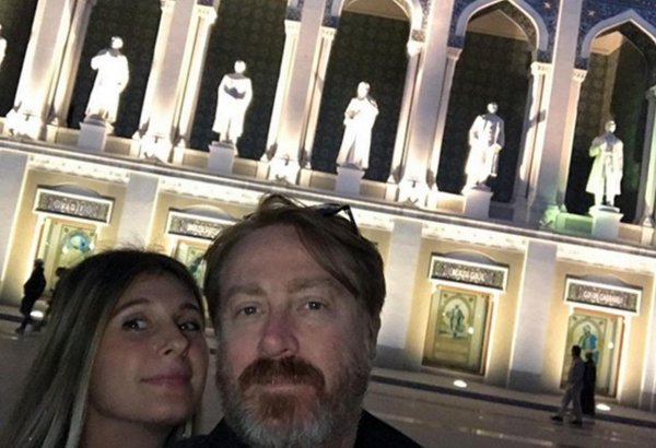 Турецкая звезда сериала "Içerde" приехал в Баку (ФОТО)