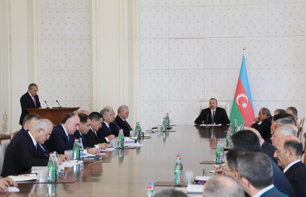 Под председательством Президента Ильхама Алиева состоялось заседание Кабинета министров по итогам социально-экономического развития за 9 месяцев 2017 года и предстоящим задачам (ФОТО)