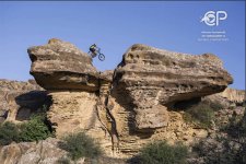 Умопомрачительные трюки мирового рекордсмена Кенни Белэй в Гобустане (ВИДЕО, ФОТО)