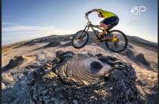 Умопомрачительные трюки мирового рекордсмена Кенни Белэй в Гобустане (ВИДЕО, ФОТО)