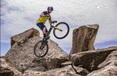 Умопомрачительные трюки мирового рекордсмена Кенни Белэй в Гобустане (ВИДЕО, ФОТО)