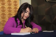 "Сцена" азербайджанской писательницы (ФОТО)