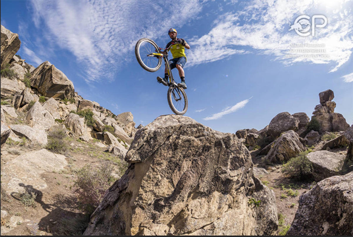 Умопомрачительные трюки мирового рекордсмена Кенни Белэй в Гобустане (ВИДЕО, ФОТО)