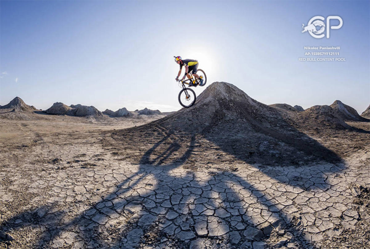 Умопомрачительные трюки мирового рекордсмена Кенни Белэй в Гобустане (ВИДЕО, ФОТО)
