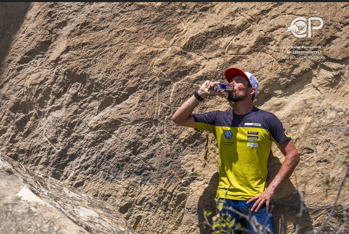 Умопомрачительные трюки мирового рекордсмена Кенни Белэй в Гобустане (ВИДЕО, ФОТО)