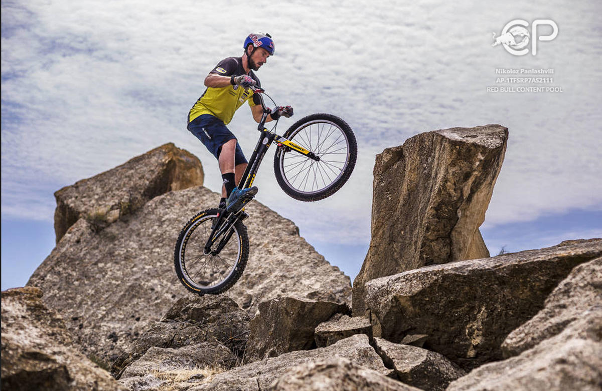 Умопомрачительные трюки мирового рекордсмена Кенни Белэй в Гобустане (ВИДЕО, ФОТО)
