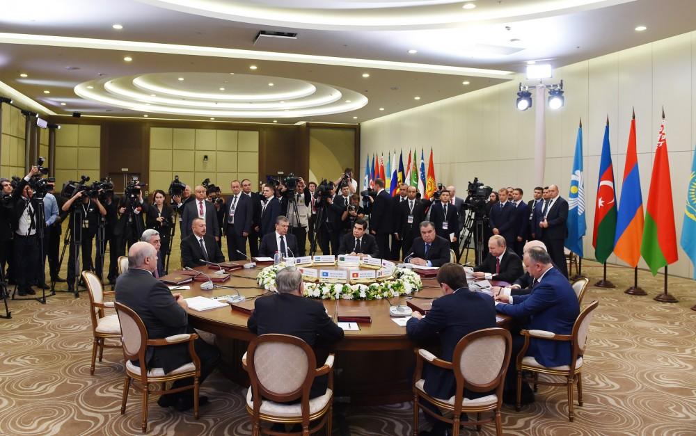 Президент Ильхам Алиев принял участие в заседании Совета глав государств СНГ в узком составе (ФОТО)