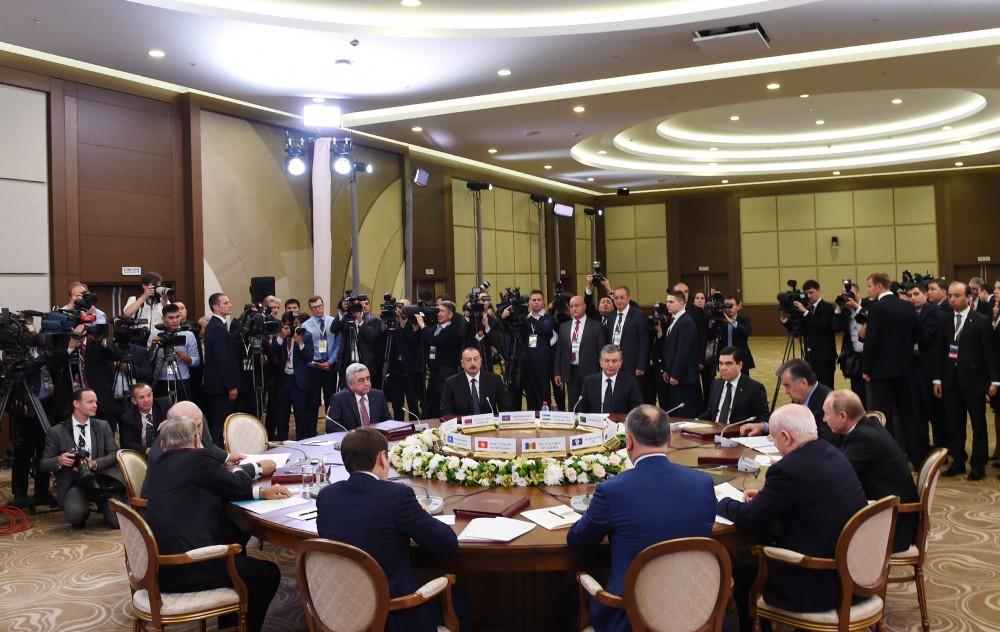 Президент Ильхам Алиев принял участие в заседании Совета глав государств СНГ в узком составе (ФОТО)