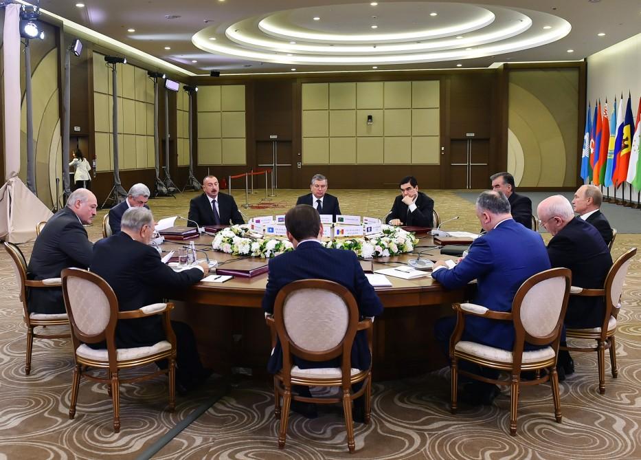 Президент Ильхам Алиев принял участие в заседании Совета глав государств СНГ в узком составе (ФОТО)