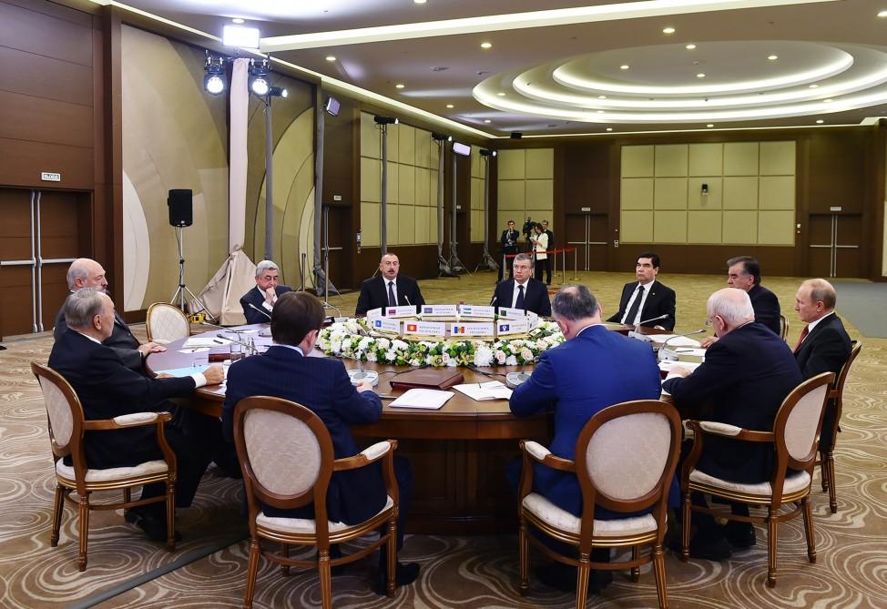 Президент Ильхам Алиев принял участие в заседании Совета глав государств СНГ в узком составе (ФОТО)