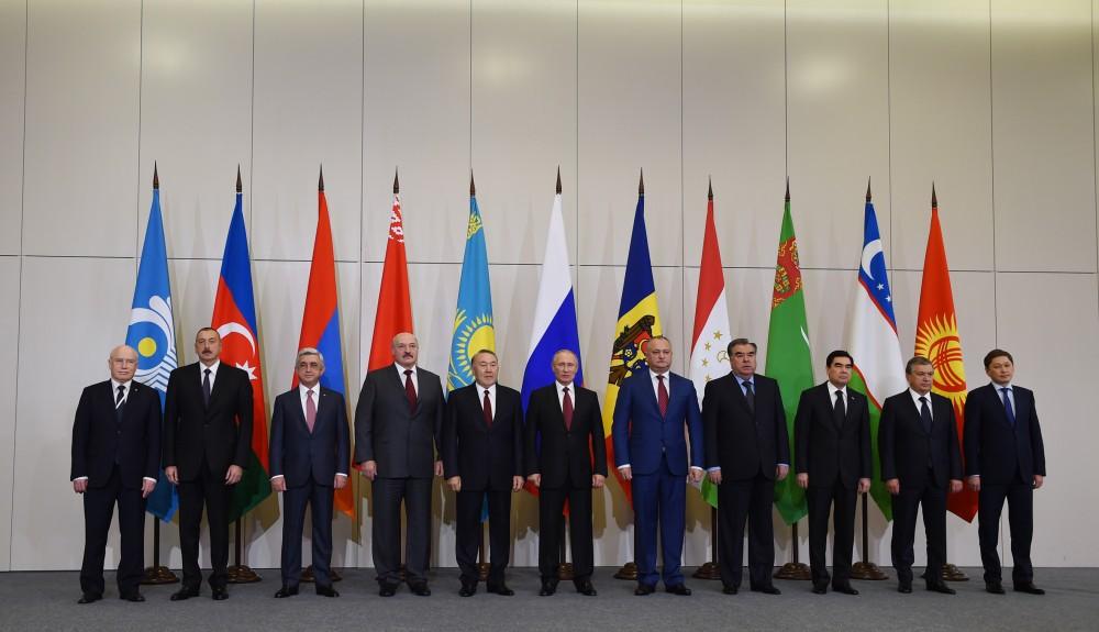 Президент Ильхам Алиев принял участие в заседании Совета глав государств СНГ в узком составе (ФОТО)