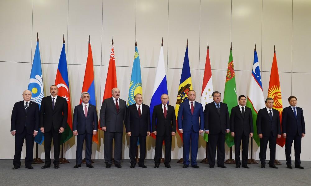 Президент Ильхам Алиев принял участие в заседании Совета глав государств СНГ в узком составе (ФОТО)