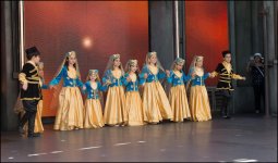 Группа "Azeri Calgary Stars" выступила в Диснейленде (ФОТО)