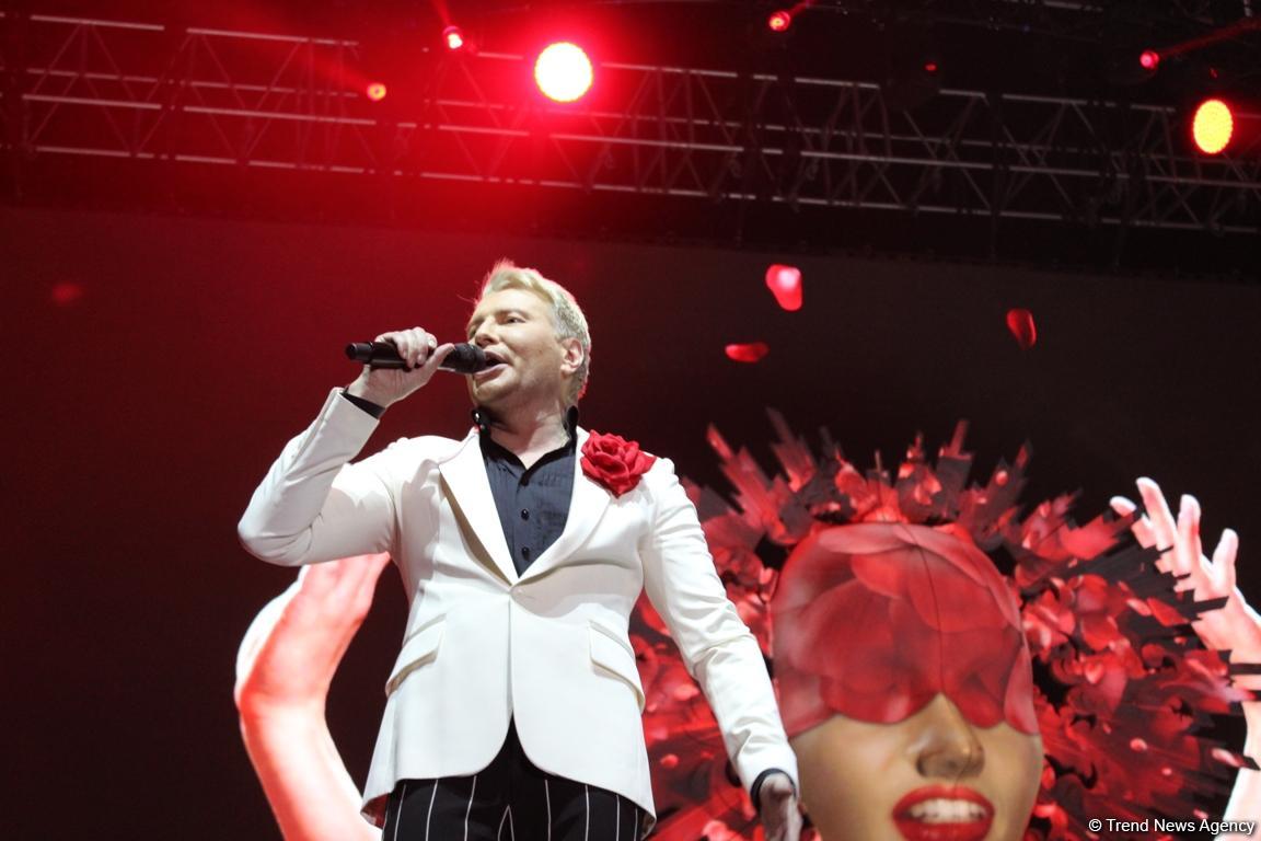 Потрясающее шоу Николая Баскова в Баку: Вот как надо отмечать день рождения! (ФОТО)