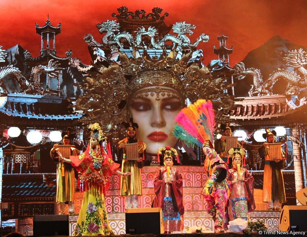 Потрясающее шоу Николая Баскова в Баку: Вот как надо отмечать день рождения! (ФОТО)