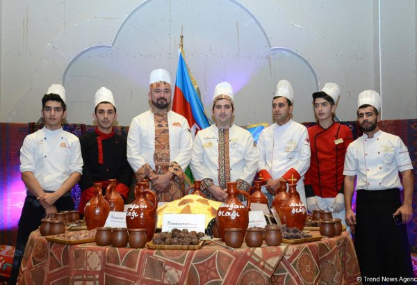 В Баку представили несколько видов древнего блюда национальной кухни фисинджан (ФОТО)
