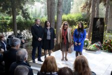 В Баку почтили память народной артистки Азербайджана Шовкет Алекперовой (ФОТО)