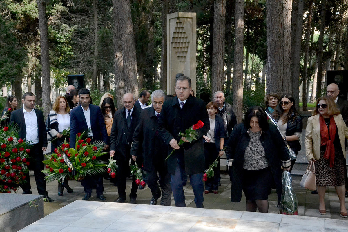 В Баку почтили память народной артистки Азербайджана Шовкет Алекперовой (ФОТО)