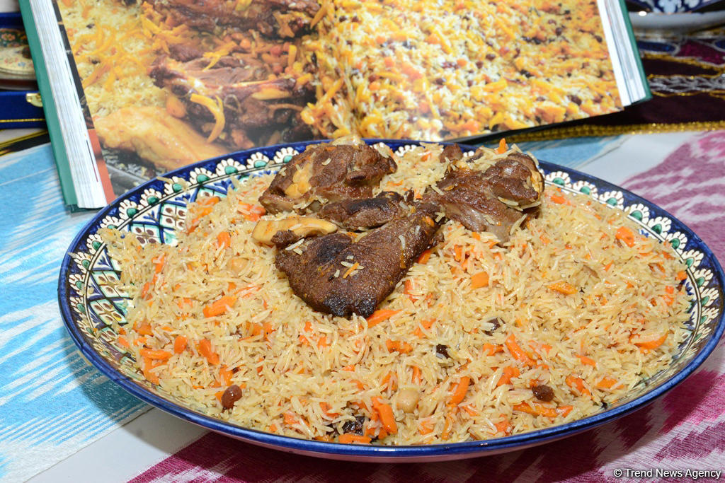 В Баку представили несколько видов древнего блюда национальной кухни фисинджан (ФОТО)