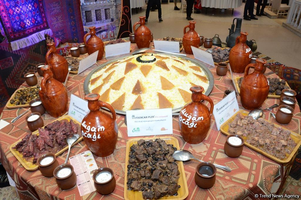В Баку представили несколько видов древнего блюда национальной кухни фисинджан (ФОТО)
