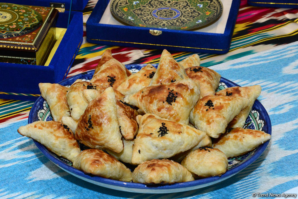 В Баку представили несколько видов древнего блюда национальной кухни фисинджан (ФОТО)