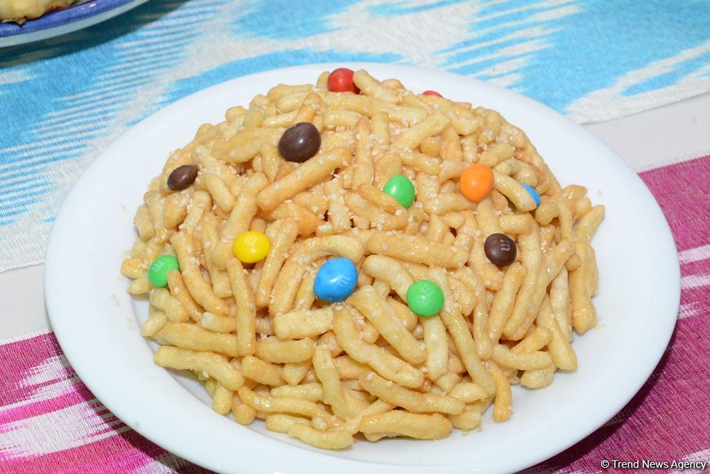 В Баку представили несколько видов древнего блюда национальной кухни фисинджан (ФОТО)