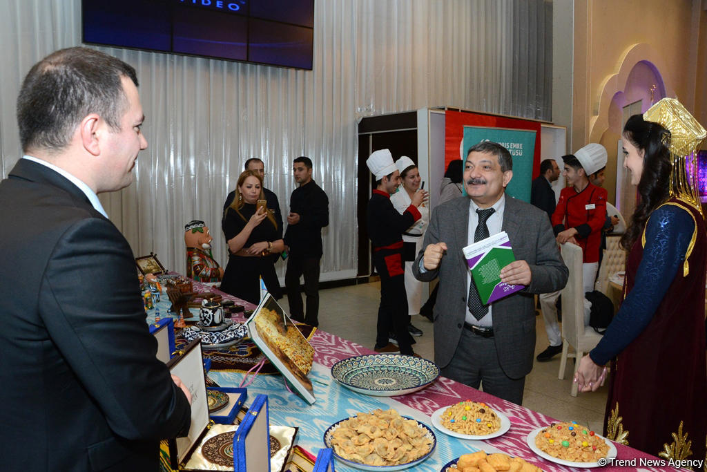 В Баку представили несколько видов древнего блюда национальной кухни фисинджан (ФОТО)