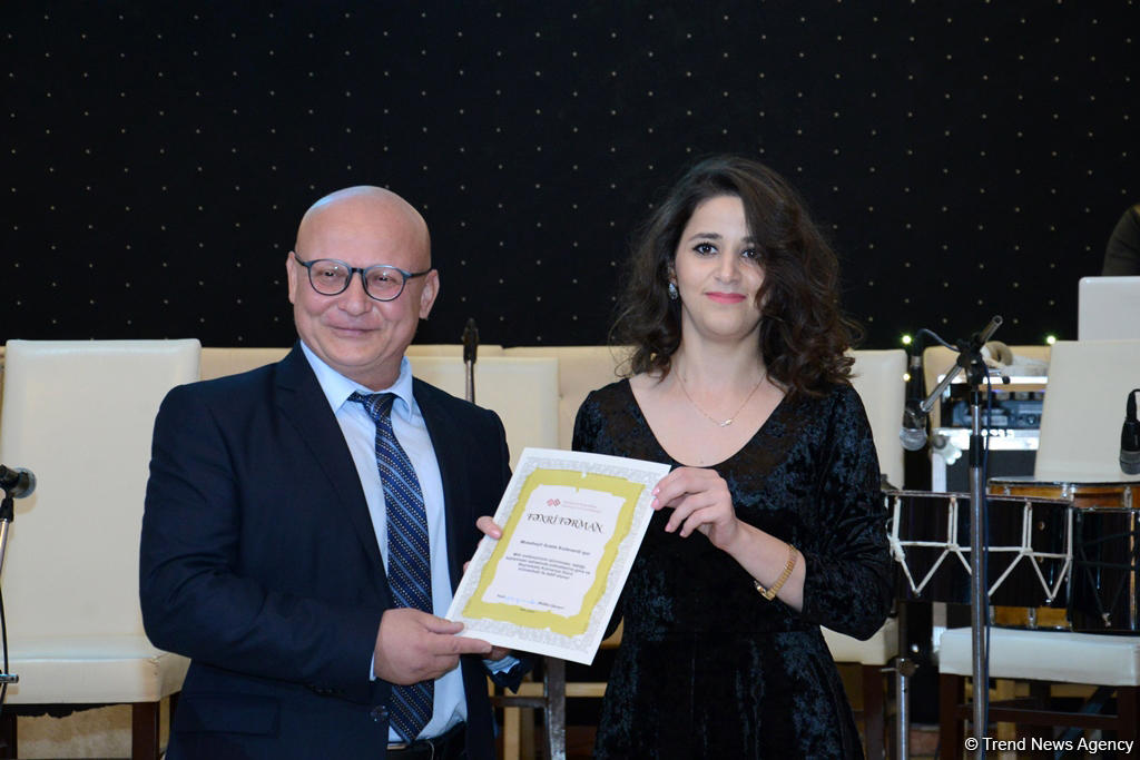 В Баку представили несколько видов древнего блюда национальной кухни фисинджан (ФОТО)