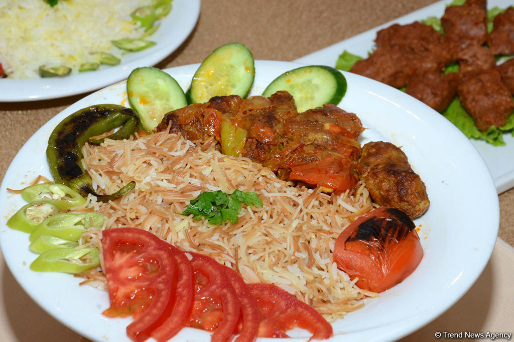 В Баку представили несколько видов древнего блюда национальной кухни фисинджан (ФОТО)