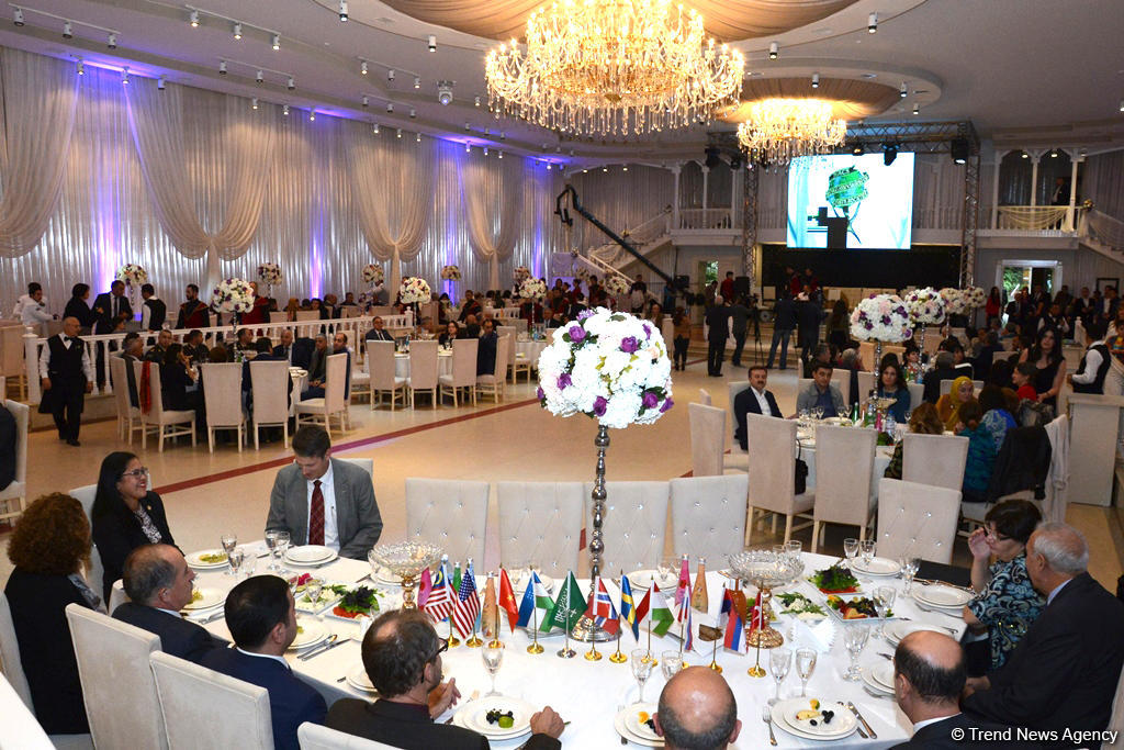 В Баку представили несколько видов древнего блюда национальной кухни фисинджан (ФОТО)