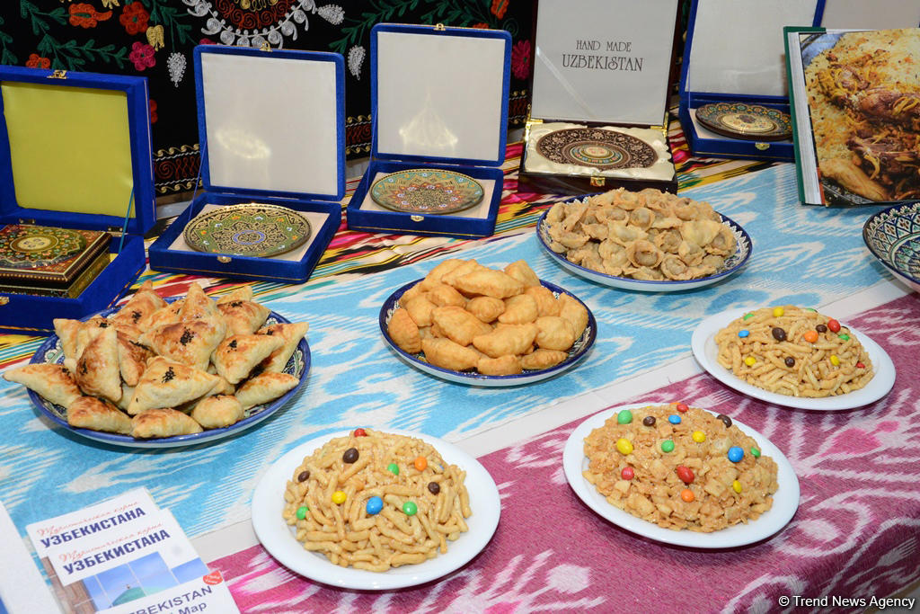 В Баку представили несколько видов древнего блюда национальной кухни фисинджан (ФОТО)