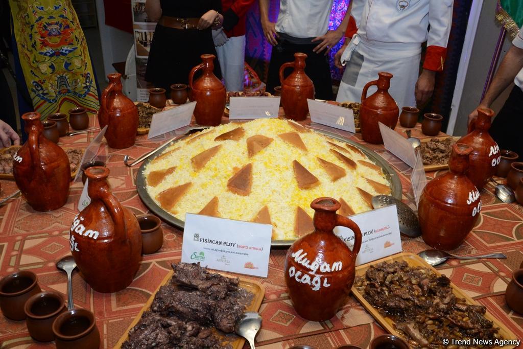 В Баку представили несколько видов древнего блюда национальной кухни фисинджан (ФОТО)