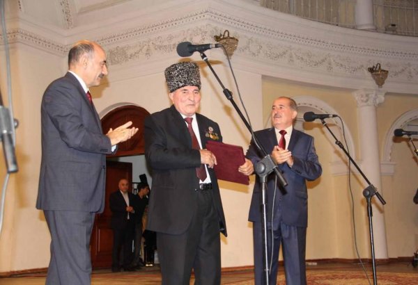 Азербайджанские ашуги отметили юбилей Исфандияра Рустамова (ФОТО)