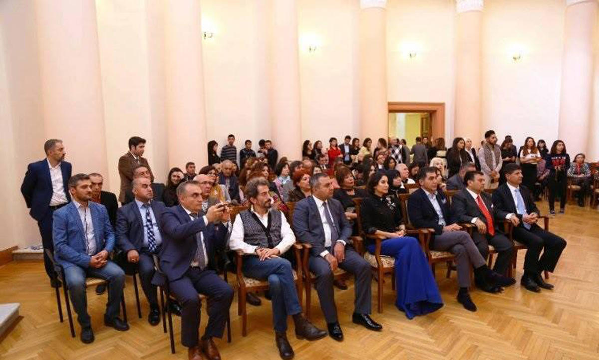 Умелые руки и яркие краски Азербайджана и Турции (ФОТО)