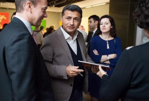 Вугар Мурадов: Маленьким мальчиком лежал в постели и смотрел на эти ковры (ФОТО)