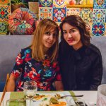 Ужин в бакинском ресторане в окружении красочных произведений искусств (ФОТО)