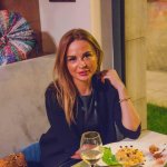 Ужин в бакинском ресторане в окружении красочных произведений искусств (ФОТО)