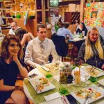 Ужин в бакинском ресторане в окружении красочных произведений искусств (ФОТО)