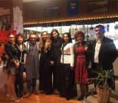 Ужин в бакинском ресторане в окружении красочных произведений искусств (ФОТО)