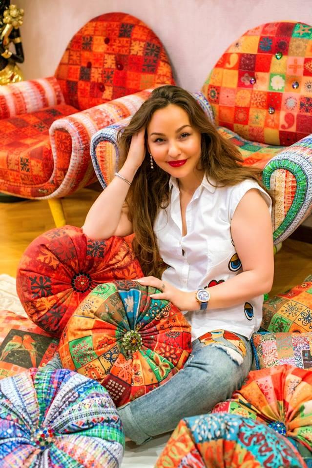 Ужин в бакинском ресторане в окружении красочных произведений искусств (ФОТО)