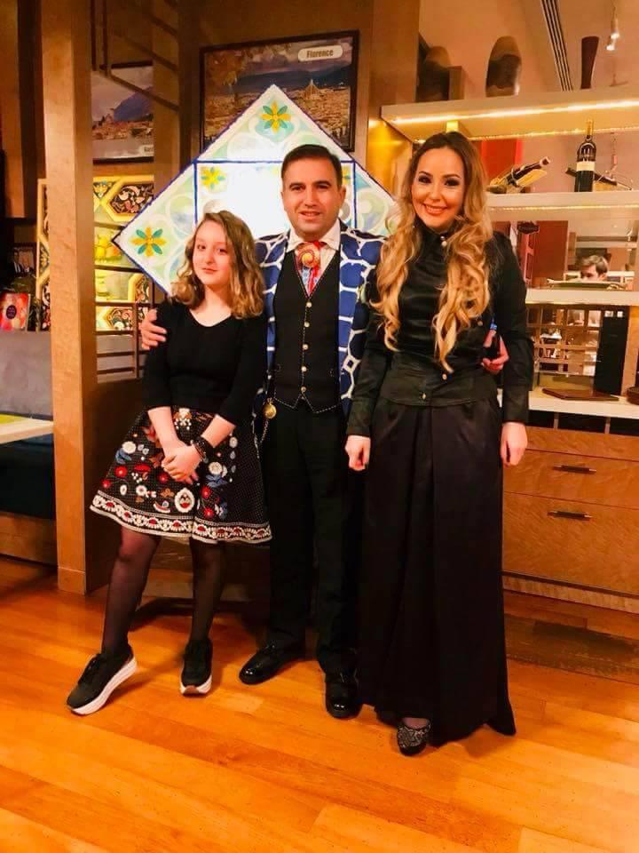 Ужин в бакинском ресторане в окружении красочных произведений искусств (ФОТО)