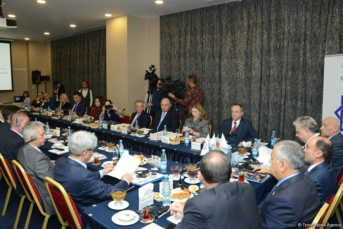 Качество банковского обслуживания в Азербайджане в ряде случаев оставляет желать лучшего - омбудсмен (ФОТО)