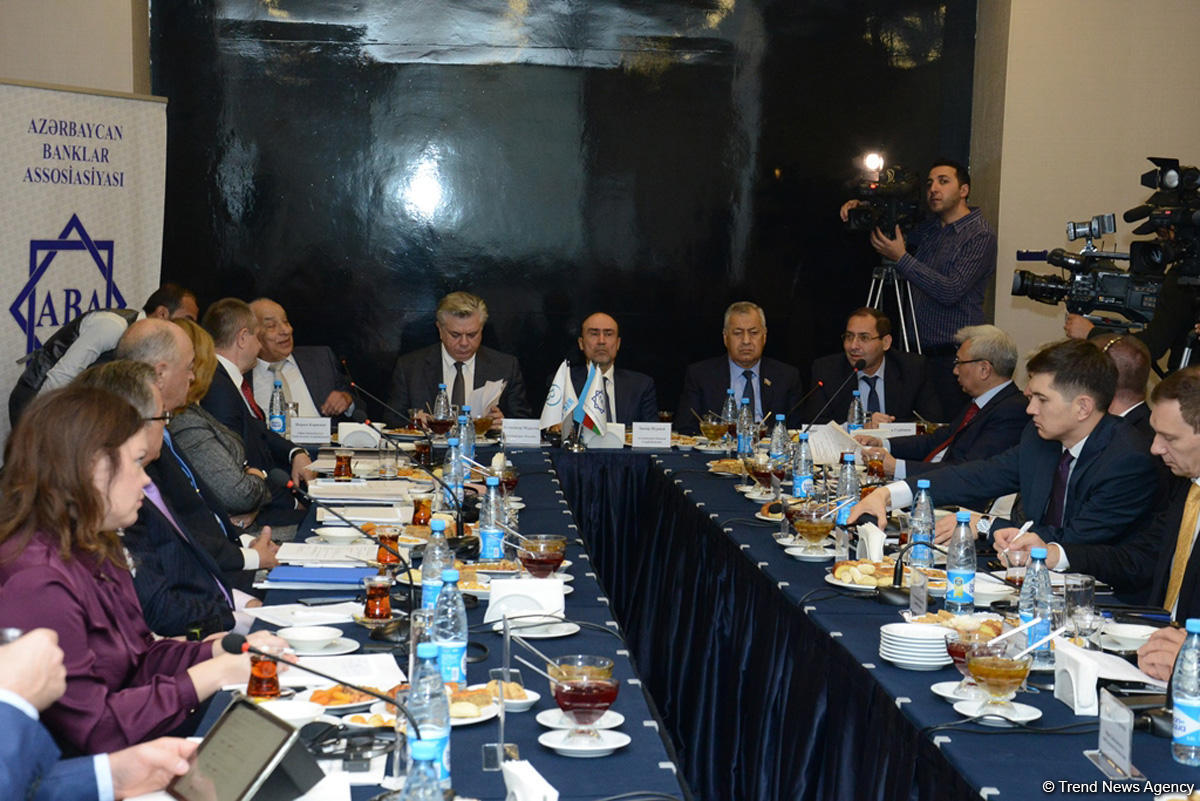 Качество банковского обслуживания в Азербайджане в ряде случаев оставляет желать лучшего - омбудсмен (ФОТО)