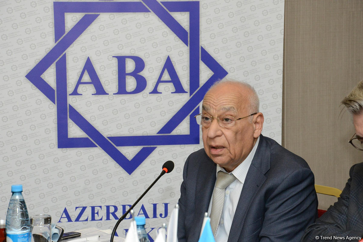 Качество банковского обслуживания в Азербайджане в ряде случаев оставляет желать лучшего - омбудсмен (ФОТО)