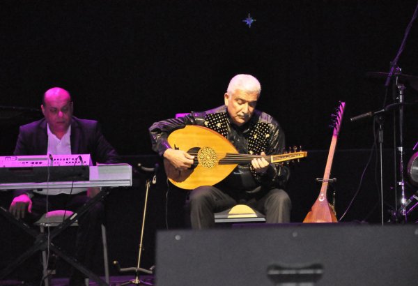 В Баку прошел вечер джаз-мугама jAzzeri Muğam Bands (ФОТО)