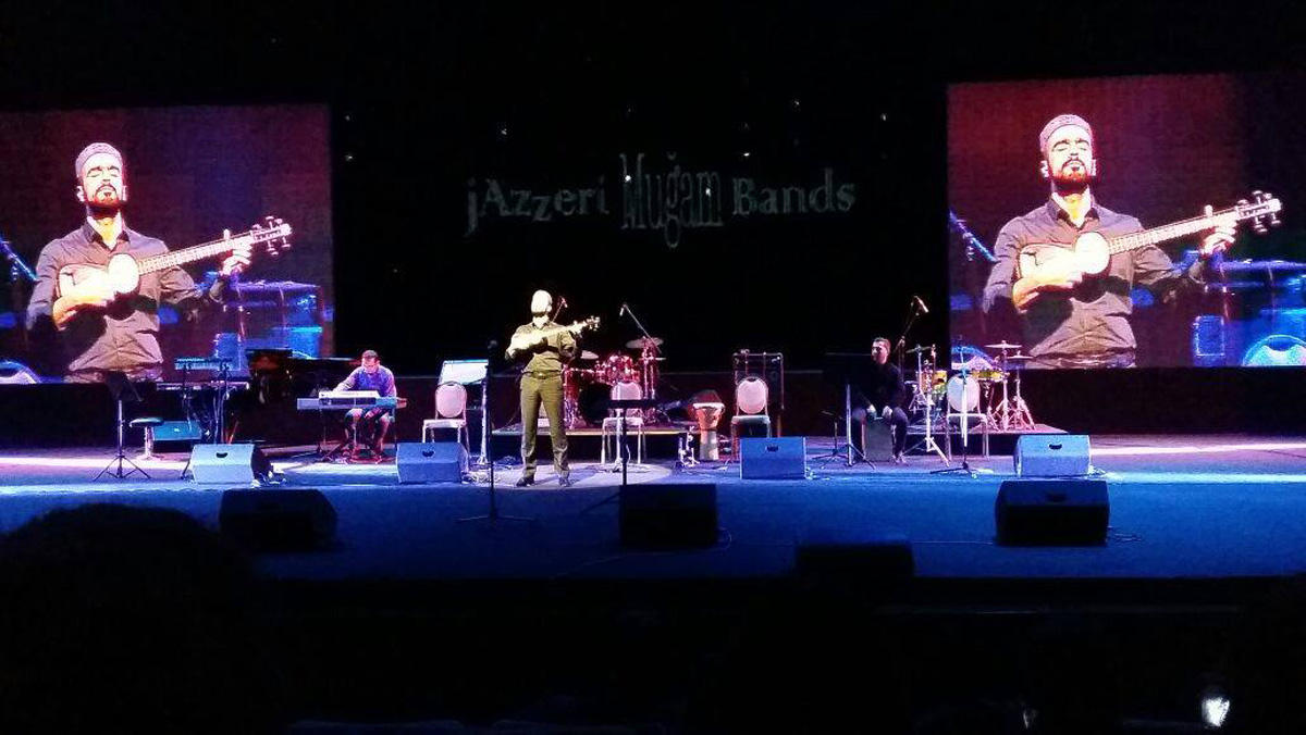 В Баку прошел вечер джаз-мугама jAzzeri Muğam Bands (ФОТО)